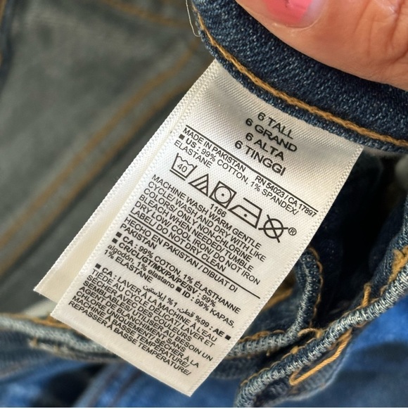 Old Navy 6 Tal EXTRA HIGH-RISE
CURVY
SKY-HÌ STRAIGHT SECRET-SMOOTH POCKETS - Picture 7 of 11